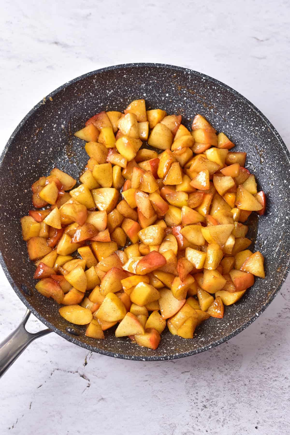 Caramelized apples cooking step 4.