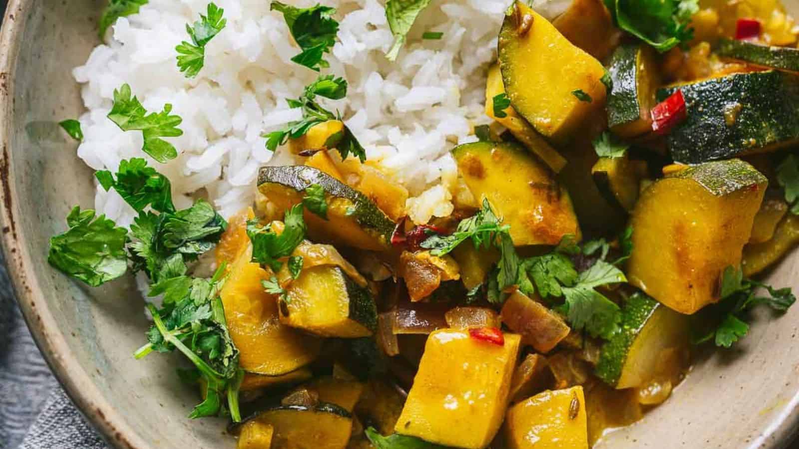 A comforting, spiced dish featuring tender zucchini in a creamy curry sauce.