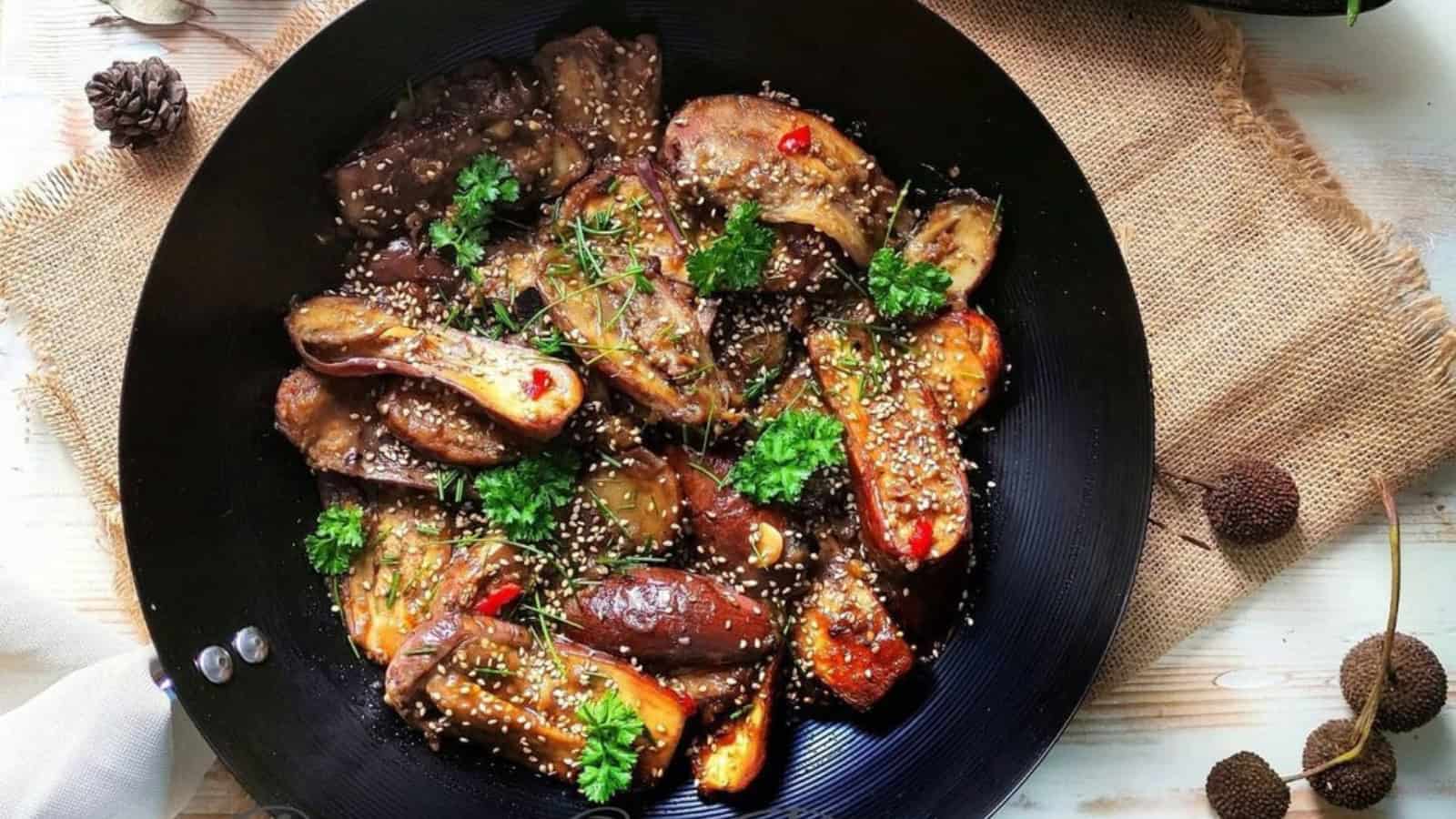 Tender Asian-style aubergine cooked in a savory garlic sauce.