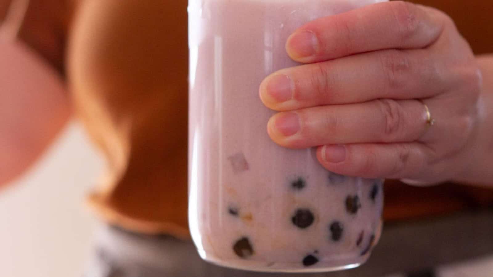 Creamy taro milk tea served with tapioca pearls.